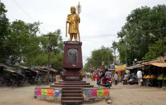 AP : పల్నాడులో భగ్గుమన్న వైసీపీ వర్గపోరు AP : పల్నాడులో భగ్గుమన్న వైసీపీ వర్గపోరు