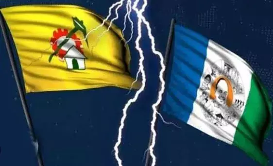 AP : టీడీపీ కార్యకర్తల ఇళ్లపై రాళ్ల దాడి..!