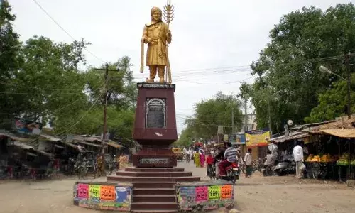 AP : పల్నాడులో భగ్గుమన్న వైసీపీ వర్గపోరు AP : పల్నాడులో భగ్గుమన్న వైసీపీ వర్గపోరు