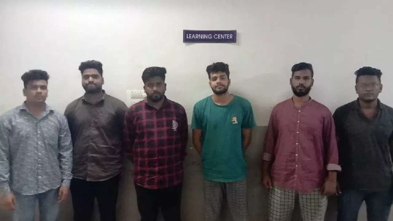 కటకటాల్లోకి ఐపీఎల్ నకిలీ టికెట్స్ విక్రయిస్తున్న ముఠా కటకటాల్లోకి ఐపీఎల్ నకిలీ టికెట్స్ విక్రయిస్తున్న ముఠా