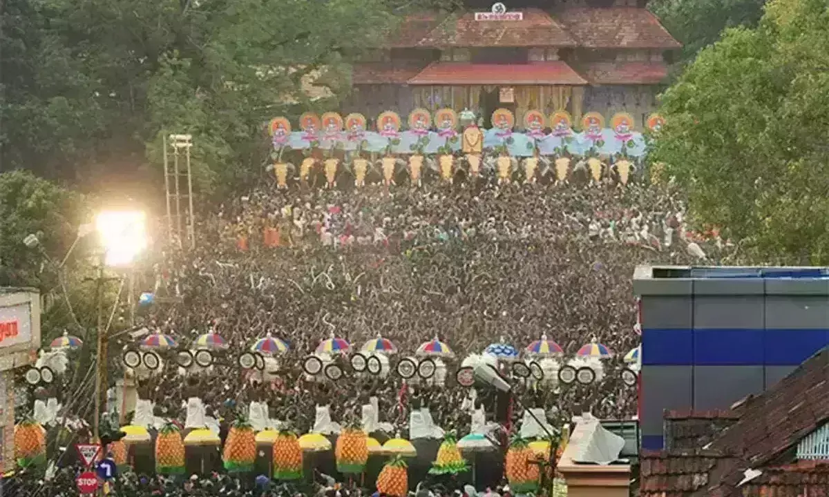 వైభవంగా త్రిసూర్లో పురం వేడుకలు వైభవంగా త్రిసూర్లో పురం వేడుకలు
