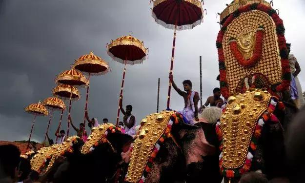 అంగరంగ వైభవంగా కేరళ త్రిసూర్‌ పురం వేడుకలు