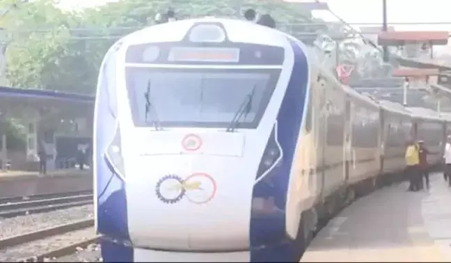 కేరళలో వందే భారత్ పై రాళ్లు విసిరిన దుండగులు