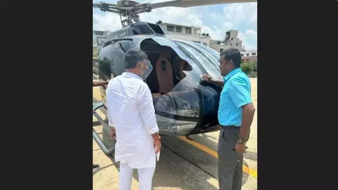 Karnataka Elections : శివకుమార్ హెలికాప్టర్ ను ఢీకొన్న డేగ..!