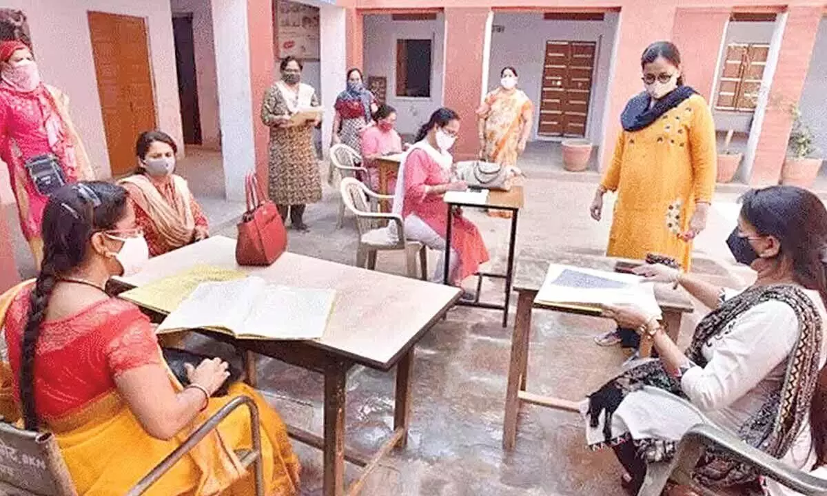 AP: టీచర్లకు సెలవుల్లేవ్ AP: టీచర్లకు సెలవుల్లేవ్