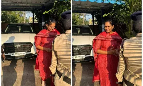 టీడీపీ మహిళా నాయకురాలు పై కేసు టీడీపీ మహిళా నాయకురాలు పై కేసు