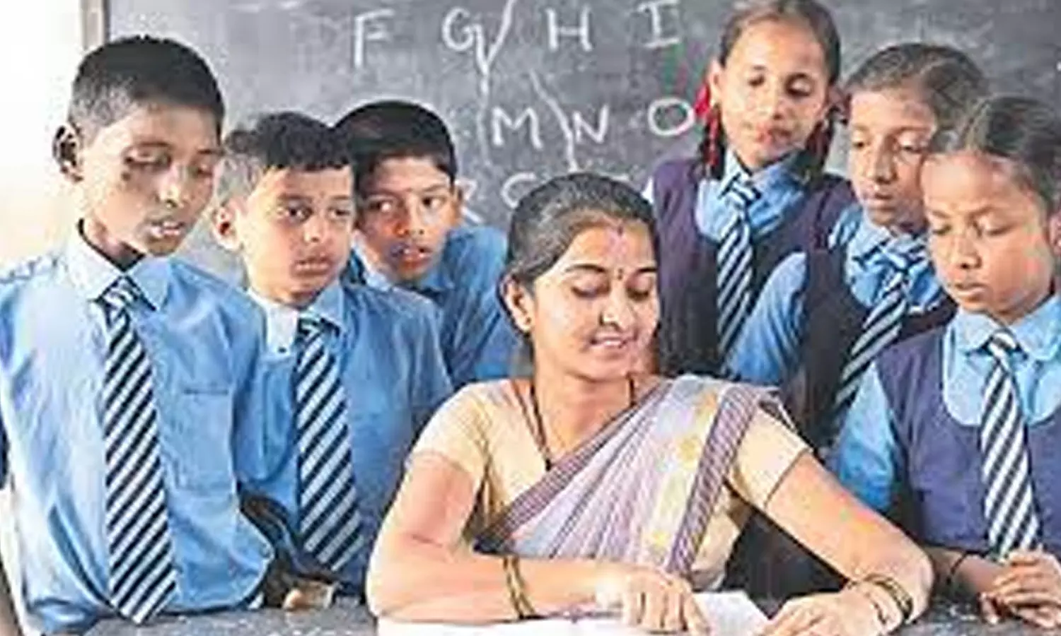 తెలంగాణ గురుకులాల్లో లైబ్రేరియన్ పోస్టులకు నోటిఫికేషన్.. జీతం రూ.39,890-1,12,510 తెలంగాణ గురుకులాల్లో లైబ్రేరియన్ పోస్టులకు నోటిఫికేషన్.. జీతం రూ.39,890-1,12,510