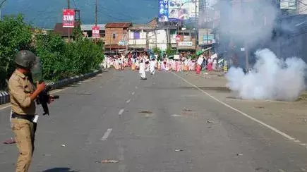 Manipur Violence : మణిపూర్ లో కొనసాగుతోన్న ఉద్రిక్త పరిస్థితులు Manipur Violence : మణిపూర్ లో కొనసాగుతోన్న ఉద్రిక్త పరిస్థితులు