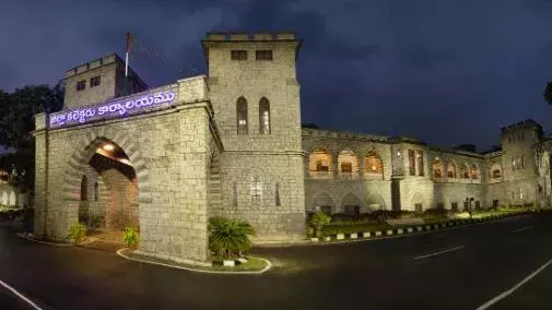 Guntur : పేదలకు ఇళ్ల స్థలాలు పంపిణీ చేయండి : కలెక్టర్