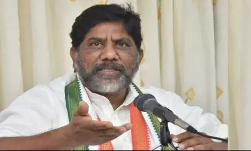 TS : ప్రభుత్వం ధాన్యం కొనడంలేదని భట్టికి రైతుల ఫిర్యాదు