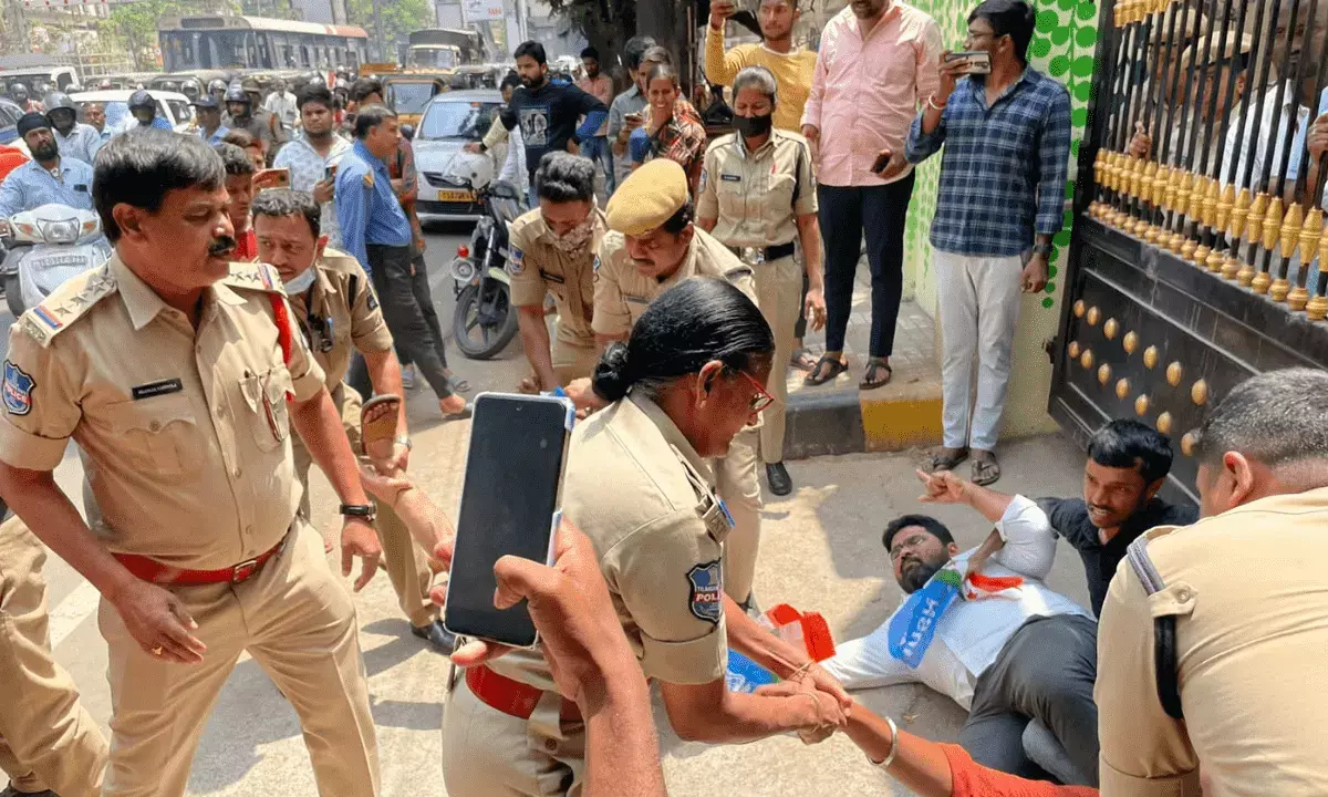 TSPSC పేపర్ లీకేజీ కేసులో దర్యప్తు ముమ్మరం TSPSC పేపర్ లీకేజీ కేసులో దర్యప్తు ముమ్మరం