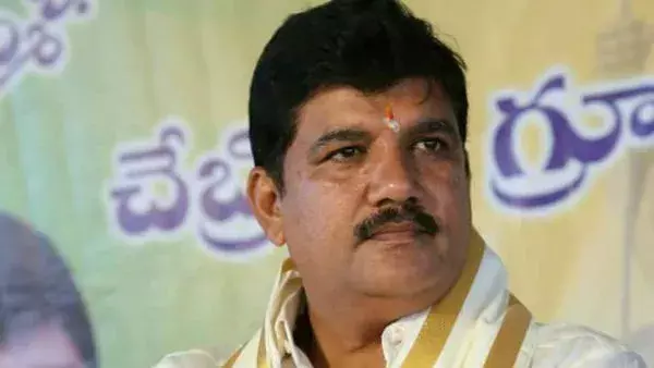 రైతులు అవస్థలు పడుతుంటే, జగన్‌ హెలికాప్టర్‌ పర్యటనలు చేస్తున్నారు 