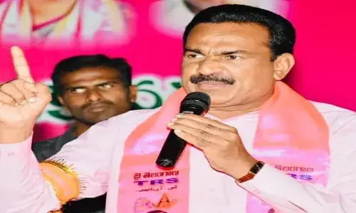 TS : రైస్‌మిల్‌ సిబ్బందిపై చేయి చేసుకున్న ఎమ్మెల్యే గంప గోవర్ధన్‌