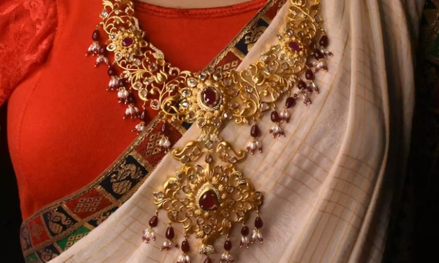 Gold and Silver Rates Today : పసిడి ప్రియులకు శుభవార్త.. తగ్గిన బంగారం, వెండి ధరలు.. Gold and Silver Rates Today : పసిడి ప్రియులకు శుభవార్త.. తగ్గిన బంగారం, వెండి ధరలు..