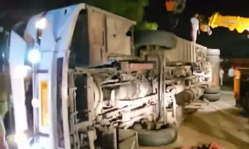 Uttarpradesh : లోయలో పడ్డ పెళ్లి బస్సు.. ఐదుగురు మృతి