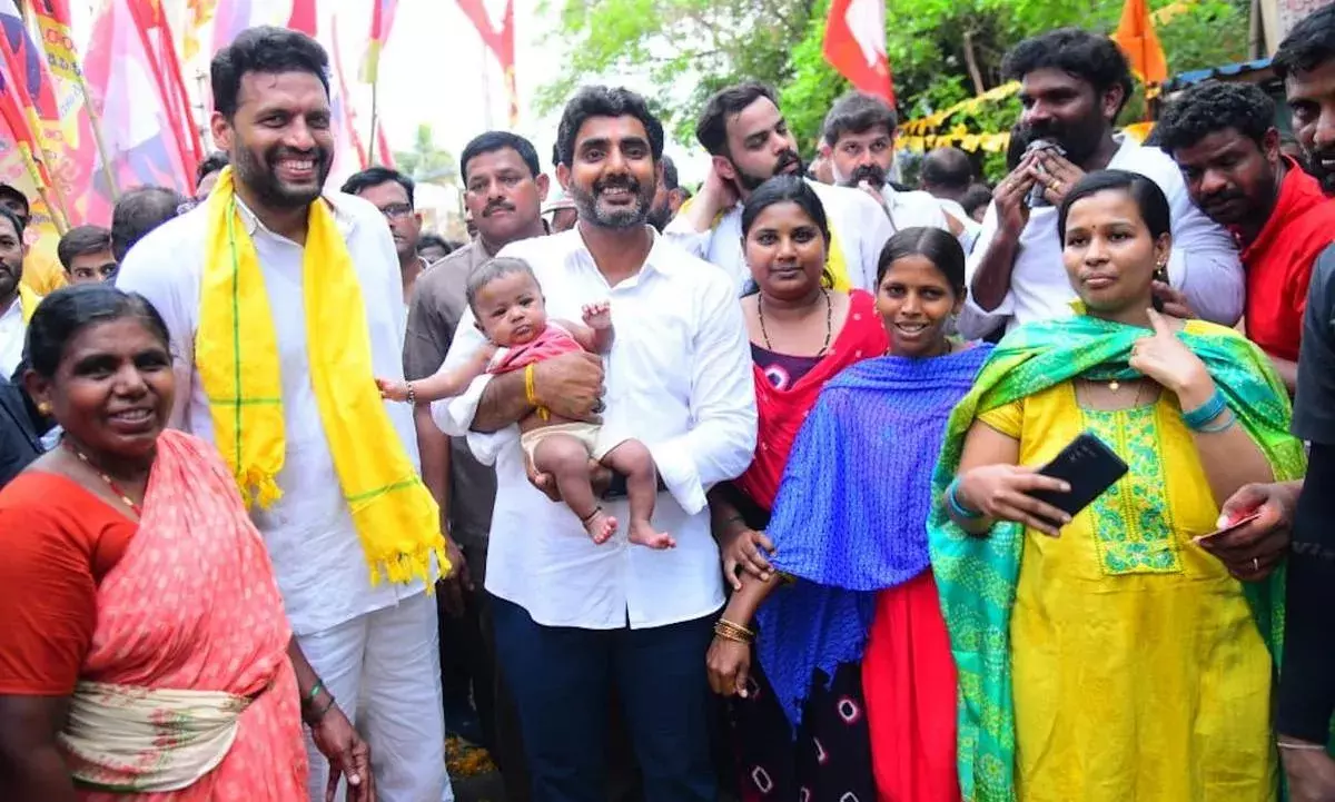 Yuvagalam: యువనేతతో కదంతొక్కుతున్న కర్నూలు Yuvagalam: యువనేతతో కదంతొక్కుతున్న కర్నూలు