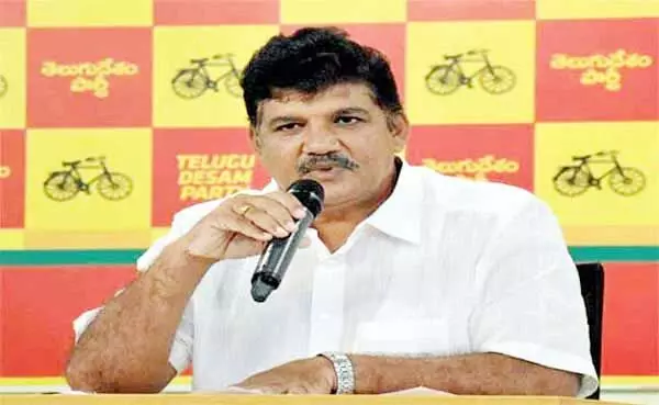 జగనన్నే మా దరిద్రం: దూళిపాళ్ల జగనన్నే మా దరిద్రం: దూళిపాళ్ల