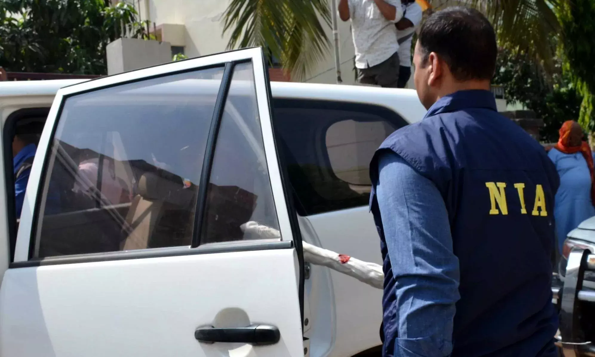 పట్టుబిగిస్తున్న జాతీయ దర్యప్తు సంస్థ పట్టుబిగిస్తున్న జాతీయ దర్యప్తు సంస్థ