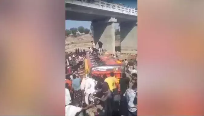 మధ్యప్రదేశ్లో బస్సు ప్రమాదం.. 15 మంది మృతి మధ్యప్రదేశ్లో బస్సు ప్రమాదం.. 15 మంది మృతి