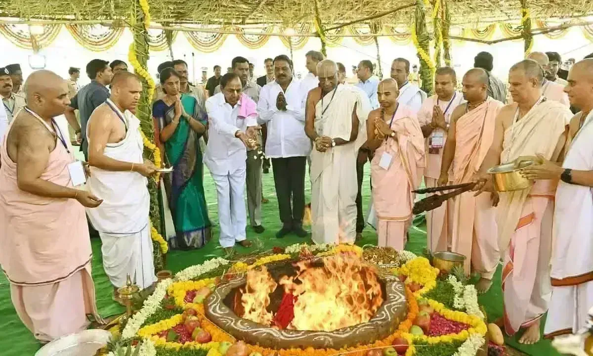 మత మౌఢ్యంతోనే కొందరు సమాజానికి ఇబ్బందులు కల్గిస్తున్నారు:సీఎం కేసీఆర్ మత మౌఢ్యంతోనే కొందరు సమాజానికి ఇబ్బందులు కల్గిస్తున్నారు:సీఎం కేసీఆర్