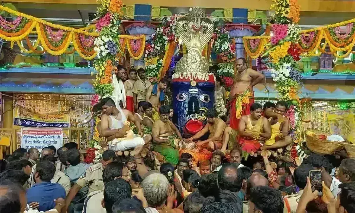 కన్నుల పండుగగా గంగమ్మ జాతర కన్నుల పండుగగా గంగమ్మ జాతర