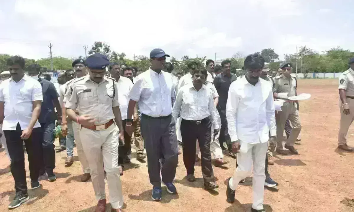 జగన్ కావలి పర్యటన... అధికారుల అత్యుత్సాహం జగన్ కావలి పర్యటన... అధికారుల అత్యుత్సాహం