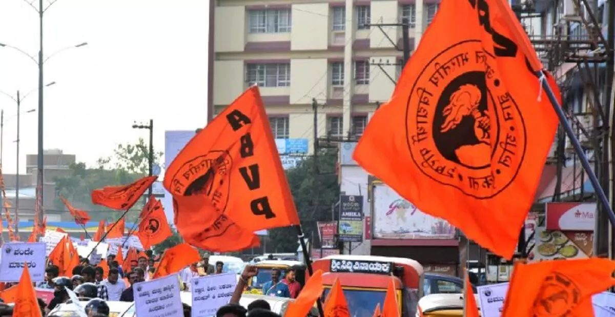 ABVP : హైదరాబాద్ లో ఏబీవీపీ కార్యకర్తల ధర్నా ABVP : హైదరాబాద్ లో ఏబీవీపీ కార్యకర్తల ధర్నా