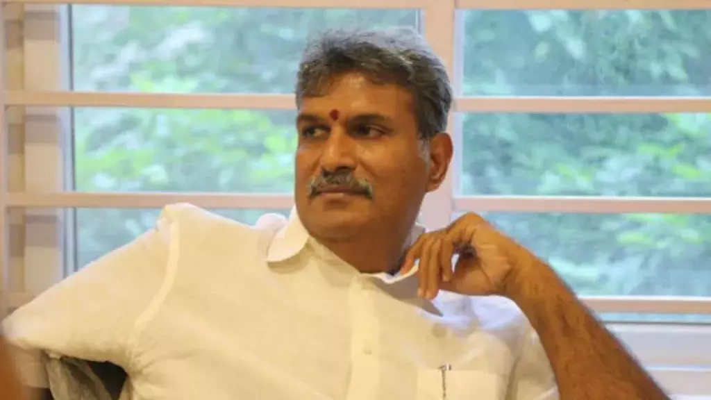 కంచికచర్ల మండలానికి 11 వాటర్ ట్యాంకర్లు అందజేసిన ఎంపీ కేశినేని కంచికచర్ల మండలానికి 11 వాటర్ ట్యాంకర్లు అందజేసిన ఎంపీ కేశినేని