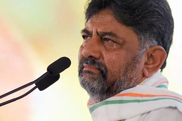 కన్నీరు కార్చిన డీకే శివకుమార్.. కన్నీరు కార్చిన డీకే శివకుమార్..
