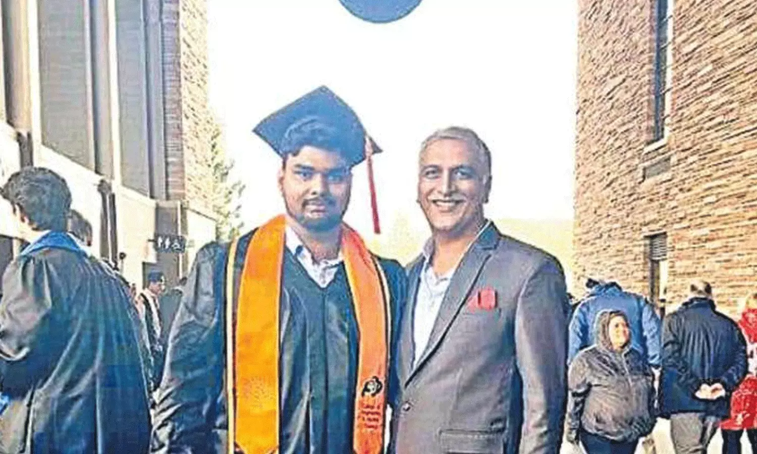 కొడుకు విజయం.. తండ్రి ఆనందం