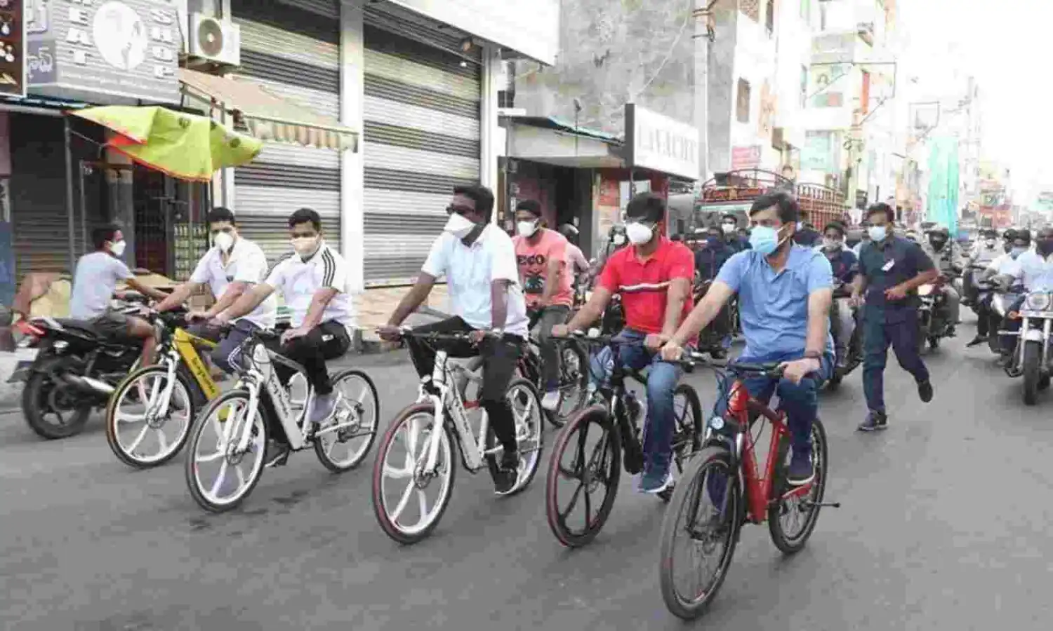 సైకిల్ పై మంత్రి పువ్వాడ సైకిల్ పై మంత్రి పువ్వాడ