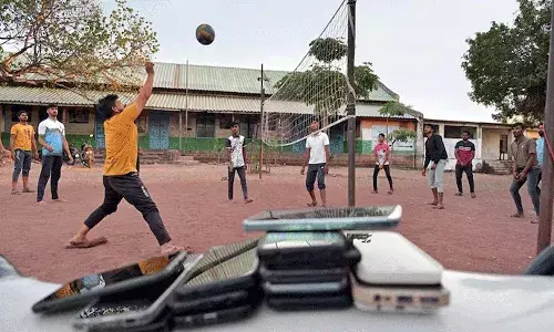 తొమ్మిది నెలలుగా ఆ గ్రామంలో డిజిటల్ డిటాక్స్.. తొమ్మిది నెలలుగా ఆ గ్రామంలో డిజిటల్ డిటాక్స్..