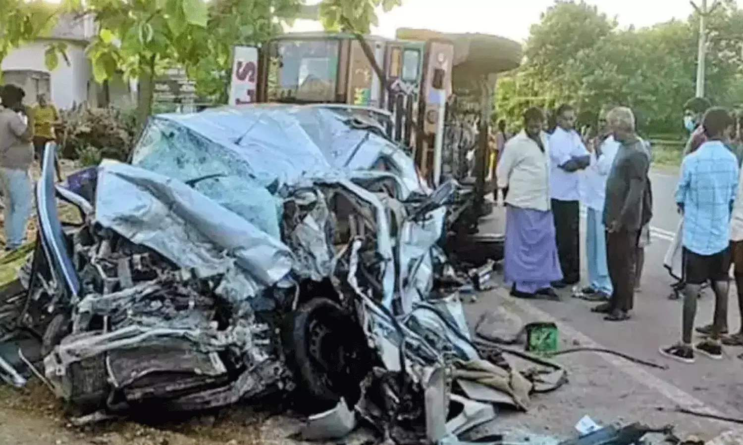 ఘోర రోడ్డు ప్రమాదం.. తిరుపతికి వెళ్లి తిరిగొస్తూ..