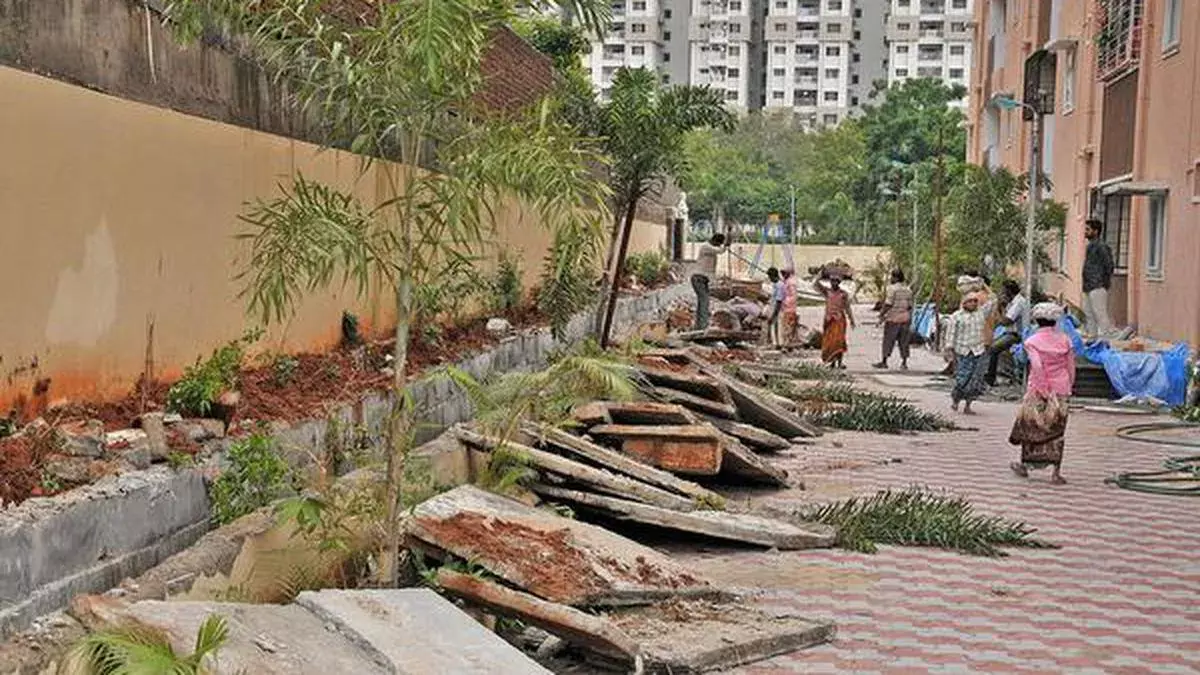 అక్రమ కట్టడాల కూల్చివేత్త