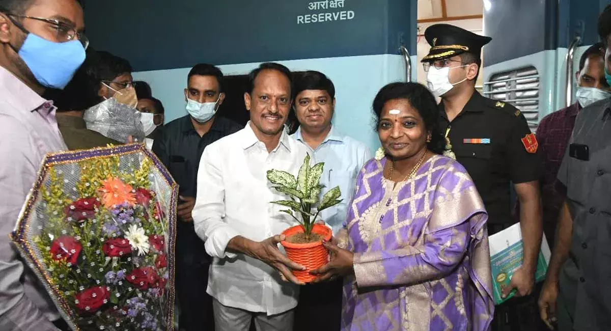 భద్రాద్రి కొత్తగూడెంలో గవర్నర్ తమిళిసై భద్రాద్రి కొత్తగూడెంలో గవర్నర్ తమిళిసై