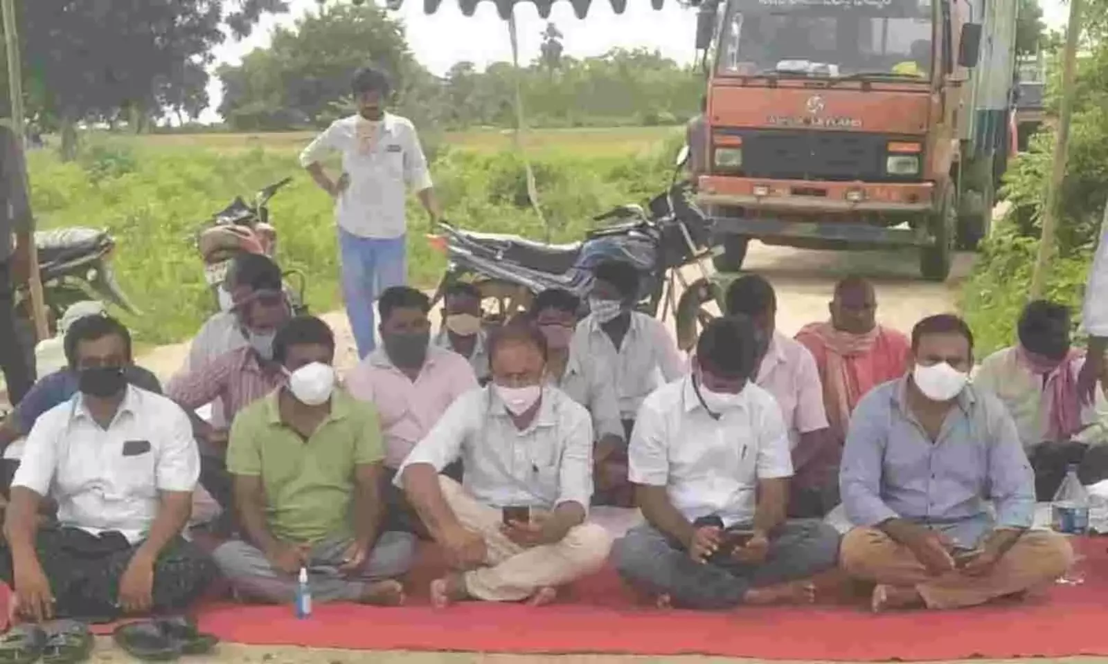 రోడ్డెక్కిన రైతన్న రోడ్డెక్కిన రైతన్న