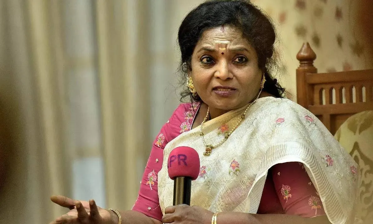 తమిళ బిడ్డ.... తెలంగాణా అక్క తమిళ బిడ్డ.... తెలంగాణా అక్క