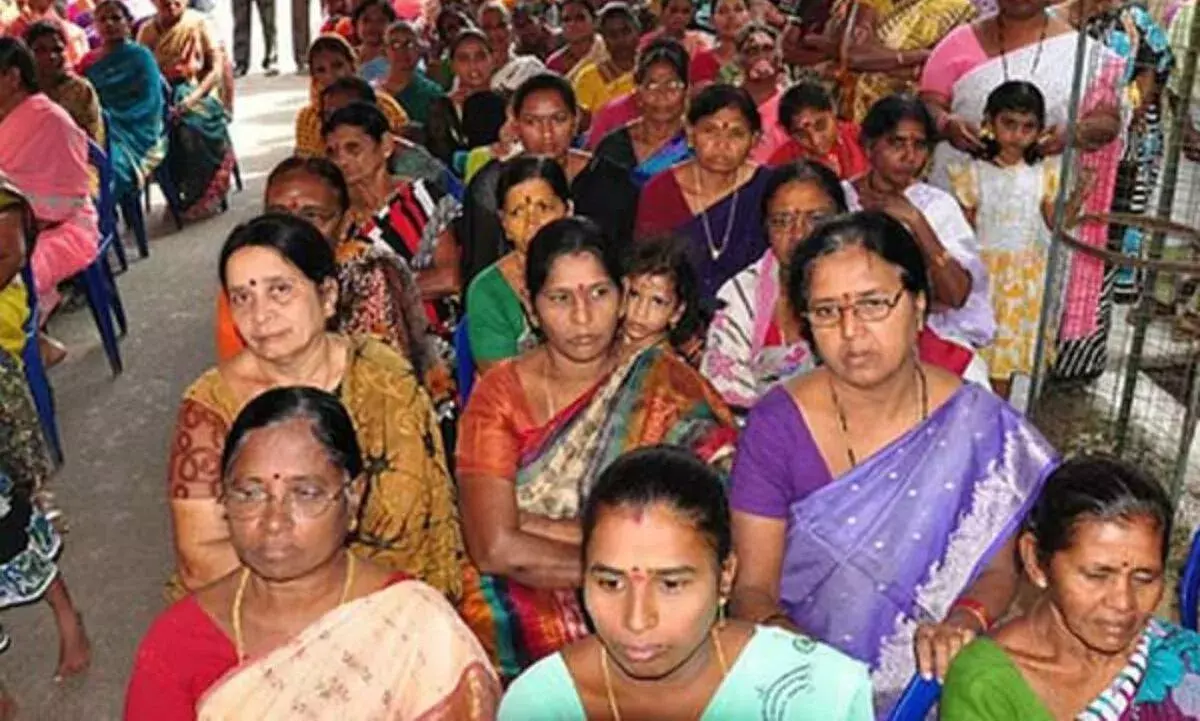 బటన్‌ నొక్కి రెండు నెలలౌతున్న అందని ఆసరా సొమ్ము