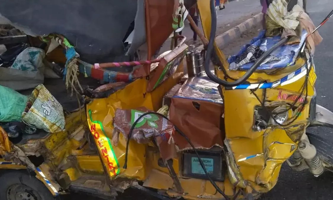 పల్నాడు జిల్లాలో ఘోర రోడ్డు ప్రమాదం పల్నాడు జిల్లాలో ఘోర రోడ్డు ప్రమాదం