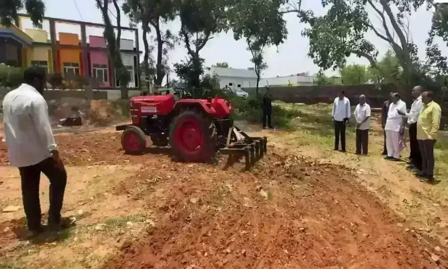 డ్రైవర్ అక్కర్లేని ట్రాక్టర్