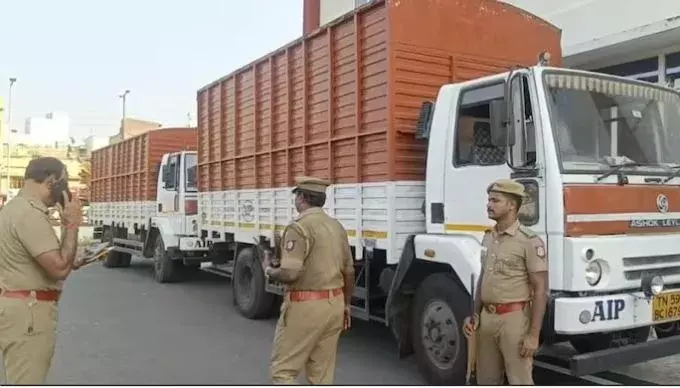 Tamilnadu : రూ.535 కోట్ల నగదుతో వెళ్తున్న ట్రక్ రోడ్డుపై నిలిచిపోయింది Tamilnadu : రూ.535 కోట్ల నగదుతో వెళ్తున్న ట్రక్ రోడ్డుపై నిలిచిపోయింది