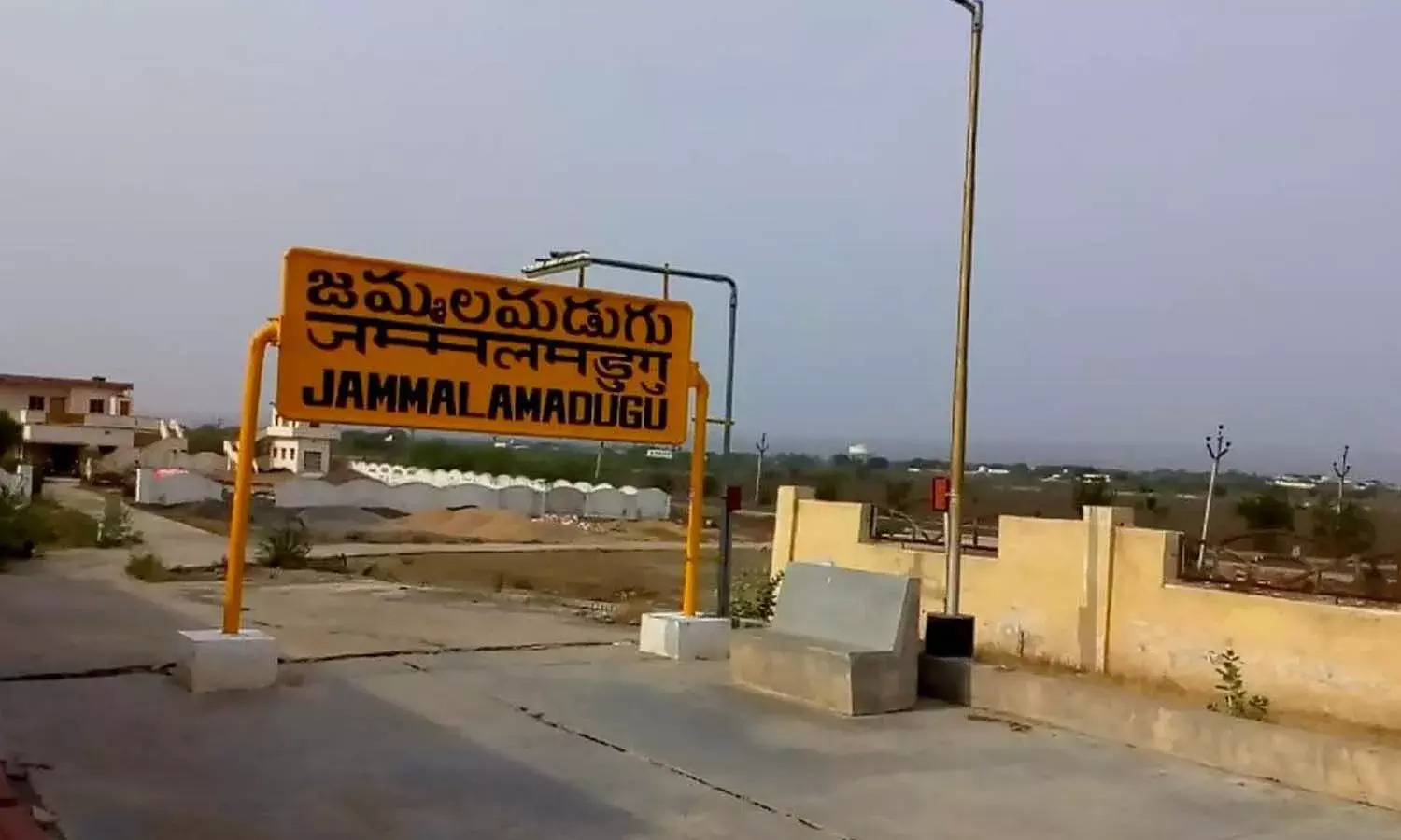 జమ్మలమడుగు వైసీపీలో జగడం వెనుక ఉన్న ఆజ్ఞాత వ్యక్తి ఎవరు..? జమ్మలమడుగు వైసీపీలో జగడం వెనుక ఉన్న ఆజ్ఞాత వ్యక్తి ఎవరు..?