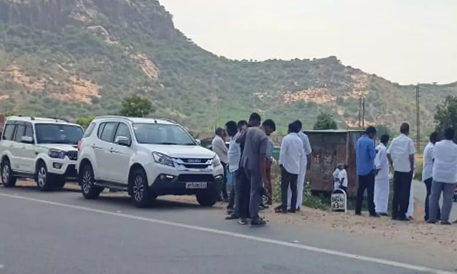 కడప అనంతపురం సరిహద్దుల్లోని ప్రధాన చౌరస్తాల వద్దకు... ... 🔴LIVE: YS.Viveka Murder Case: CBI విచారణకు MP Avinash Reddy కడప అనంతపురం సరిహద్దుల్లోని ప్రధాన చౌరస్తాల వద్దకు... ... 🔴LIVE: YS.Viveka Murder Case: CBI విచారణకు MP Avinash Reddy