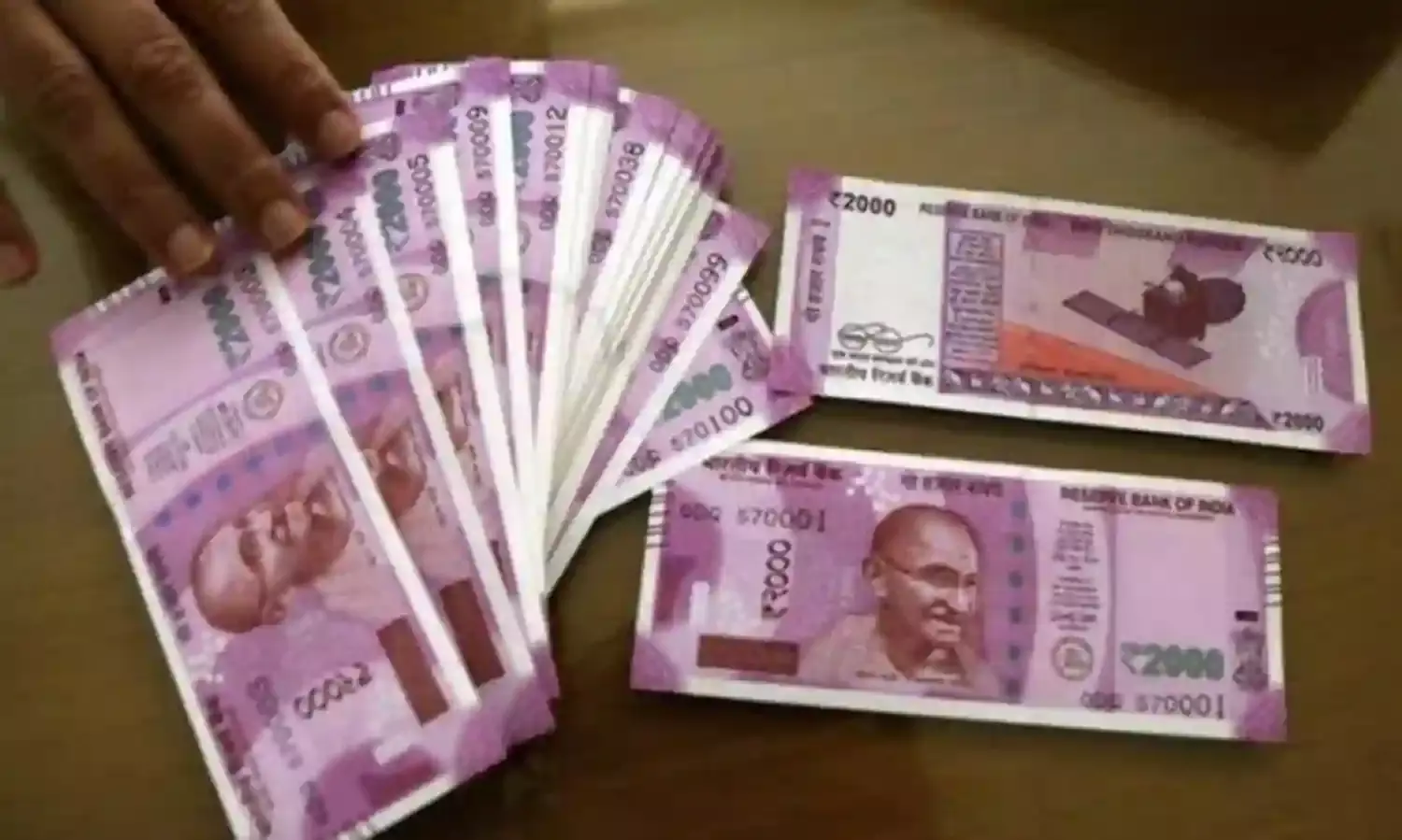 రూ. 2000 నోటును ఉపసంహరించిన RBI రూ. 2000 నోటును ఉపసంహరించిన RBI