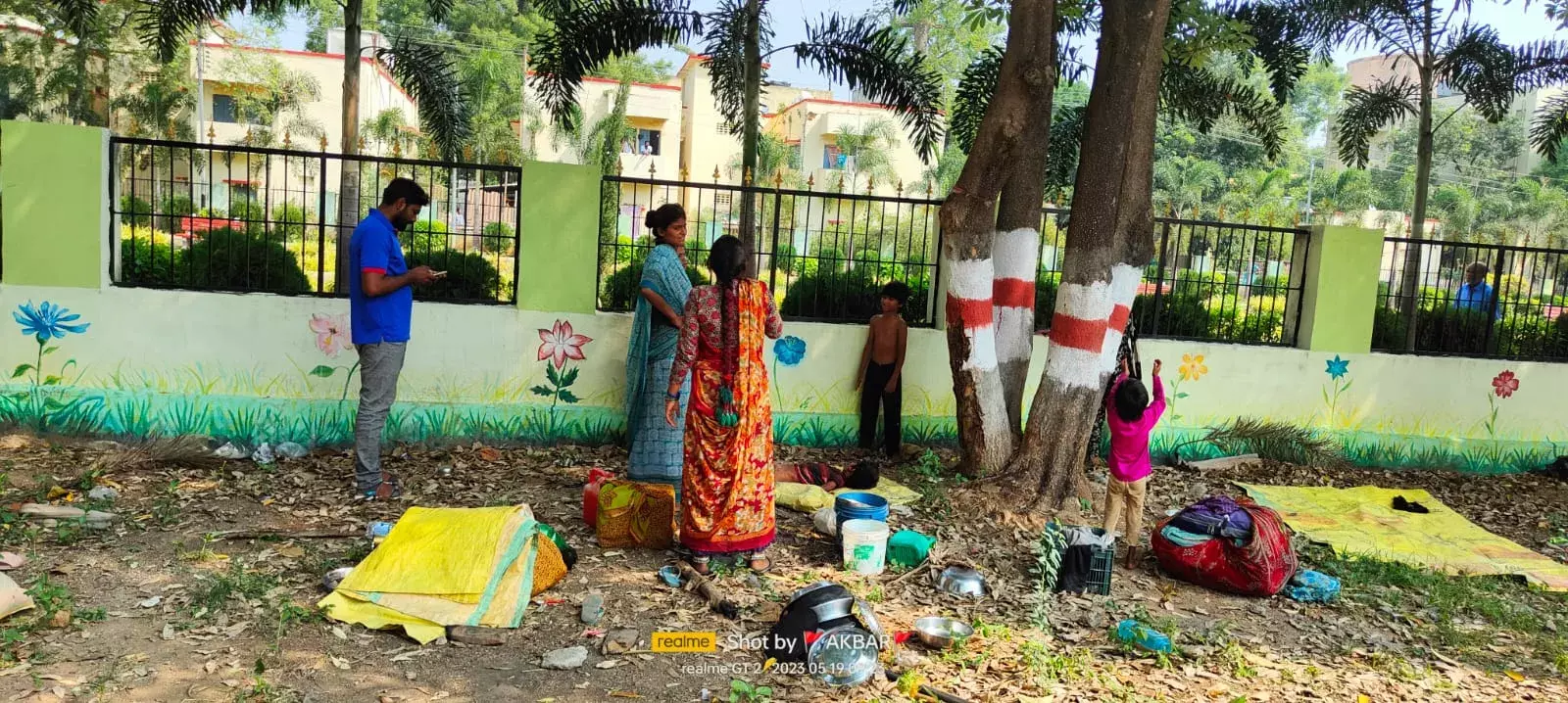 వీధి కుక్కల దాడిలో బాలుడు మృతి