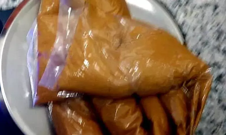 పేస్టు రూపంలో 1761 గ్రాముల బంగారం.. అడ్డంగా దొరికిపోయిన కేరళ వాసి