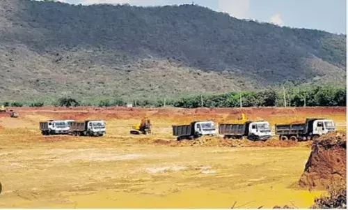 కొత్తూరు తాడేపల్లిలో ఆగని అక్రమ మైనింగ్