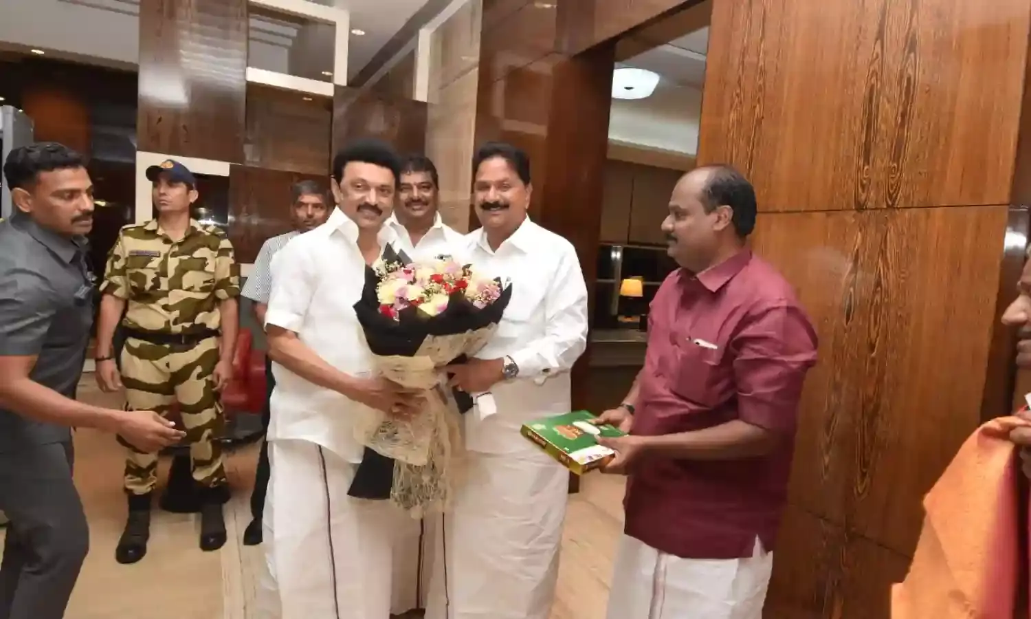 సిద్దరామయ్య ప్రమాణ స్వీకార కార్యక్రమం కోసం... ... 🔴 సిద్దరామయ్య ప్రమాణ స్వీకారం సిద్దరామయ్య ప్రమాణ స్వీకార కార్యక్రమం కోసం... ... 🔴 సిద్దరామయ్య ప్రమాణ స్వీకారం