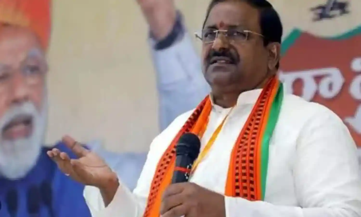గవర్నర్ ను కలవనున్న సోమూ వీర్రాజు గవర్నర్ ను కలవనున్న సోమూ వీర్రాజు