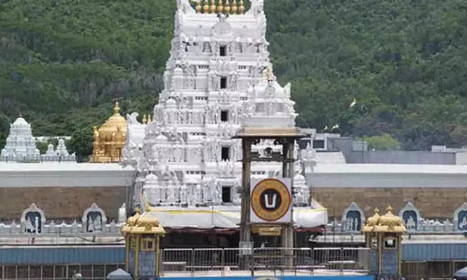తిరుమల వేసవి రద్దీ.. సర్వ దర్శనానికి 30 గంటల సమయం